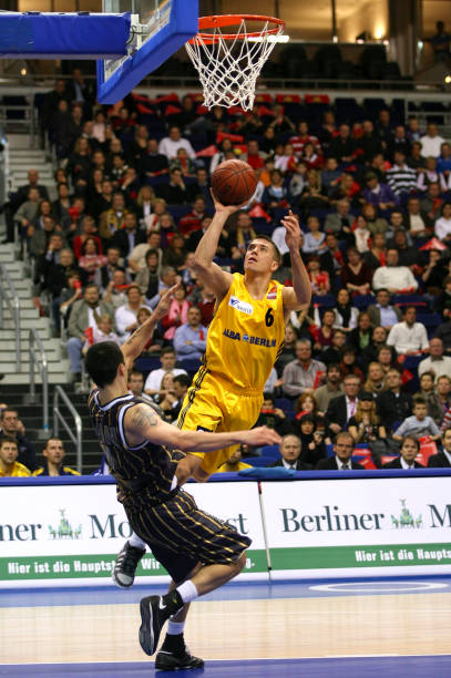 邮报：图赫尔希望球员彼此坦诚交流，像NBA球员一样相互鼓励.